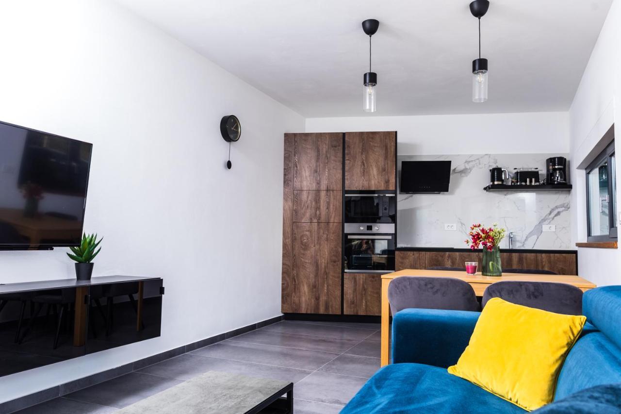 Olive Tree Mansion Apartment Vir Luaran gambar